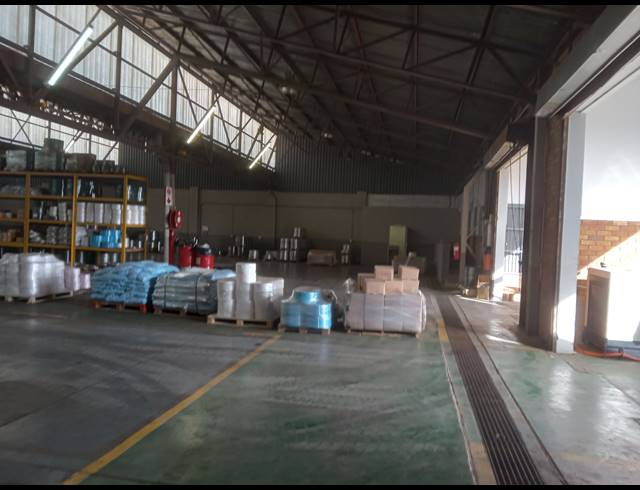 412M² BUILDING TO LET IN APEX
